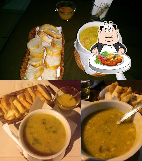 Comida em Restaurante Flor de Lis