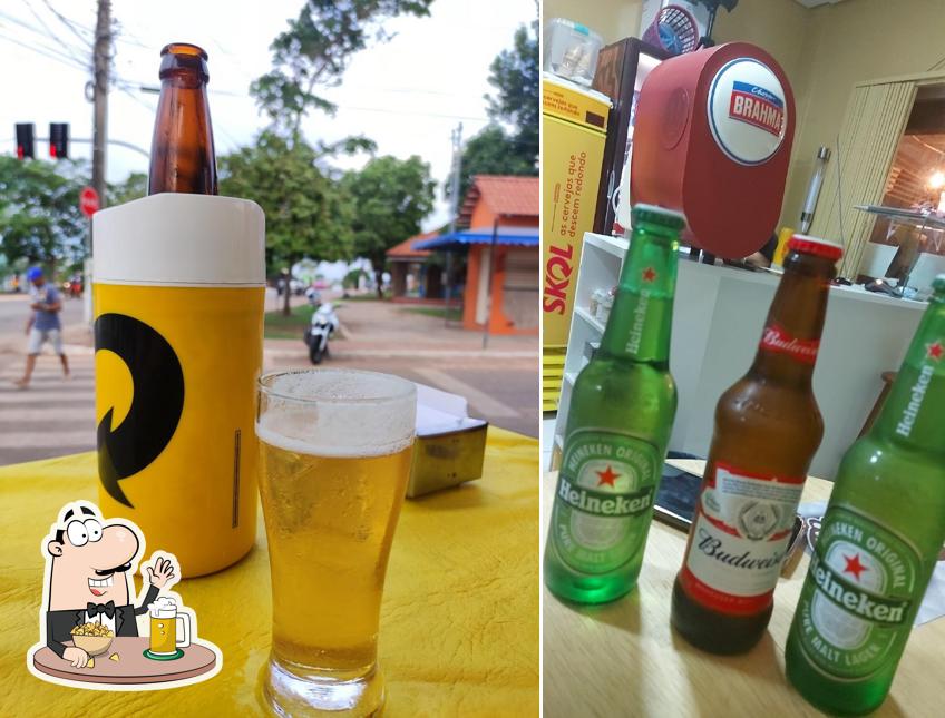 Você pode tomar uma tulipa de cerveja leve ou escura