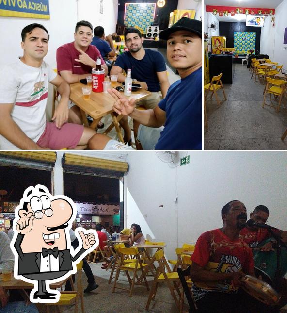 O interior do Zezinho Bar e Petiscaria