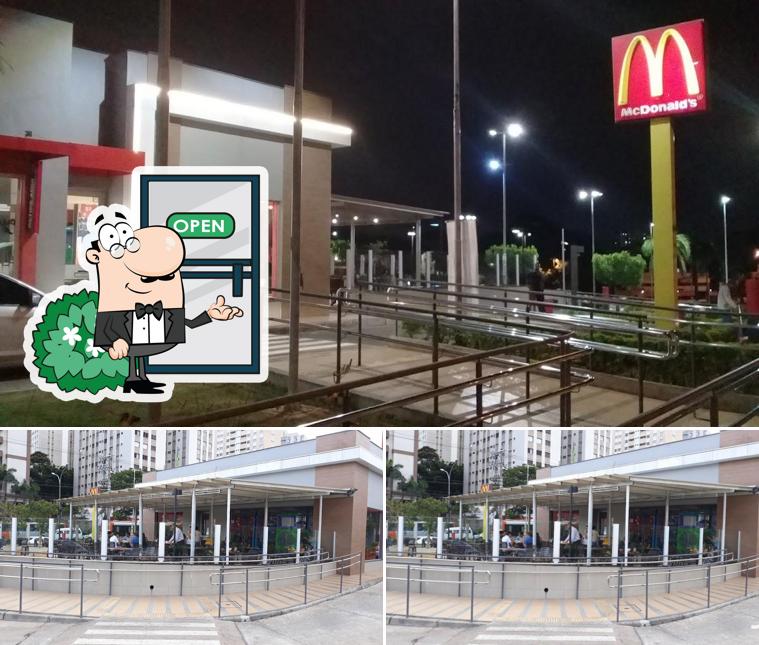 Você pode espairecer no na área externa do McDonald's