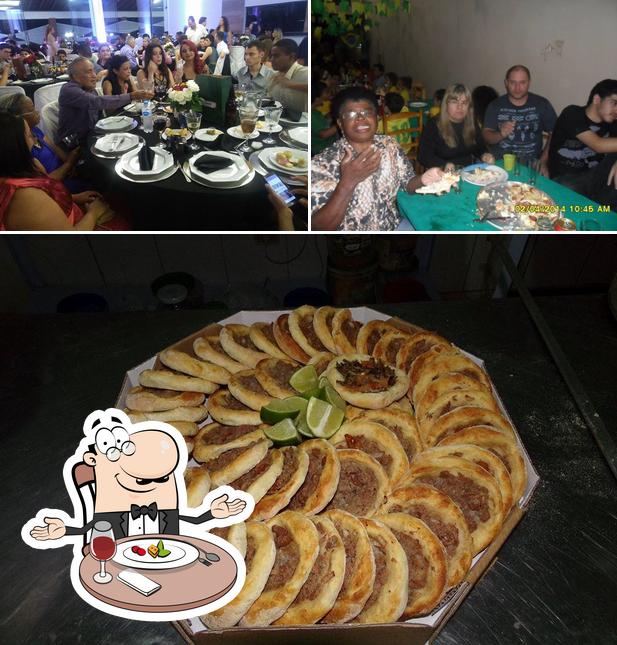 Dê uma olhada a foto ilustrando mesa de jantar e comida no Disk pizza ney braga Maringá PR