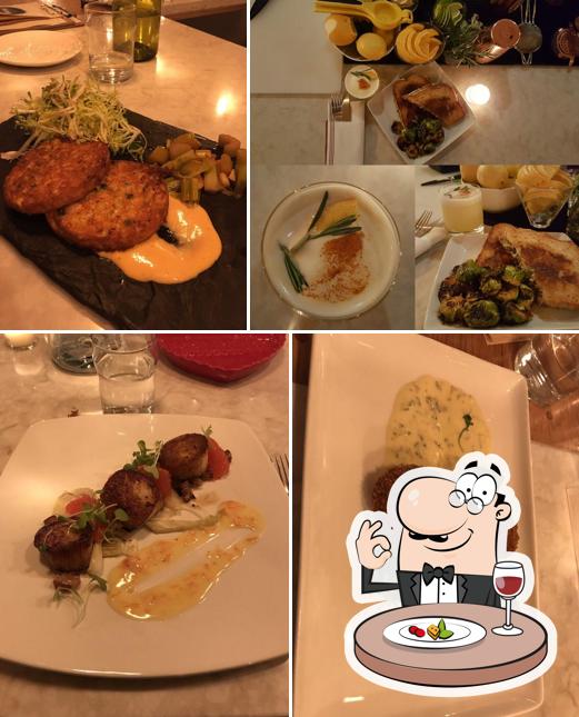 Plumb Oyster Bar in Troy Restaurant menu and reviews