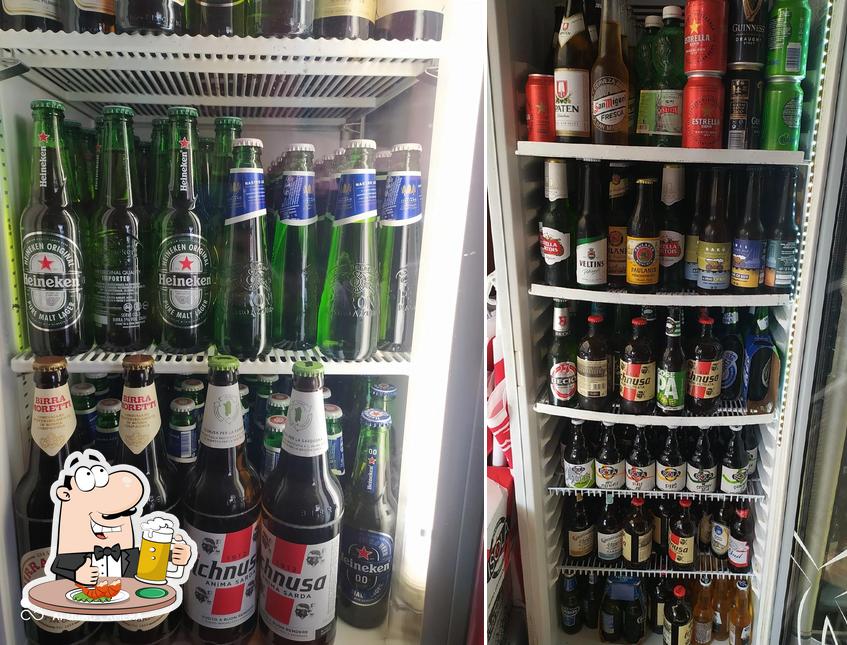 Puoi ordinare un rinfrescante bicchiere di birra chiara o scura