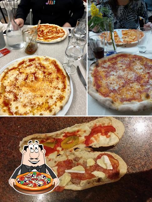 Scegli una pizza a Pizzeria Ristorante Vesuvio