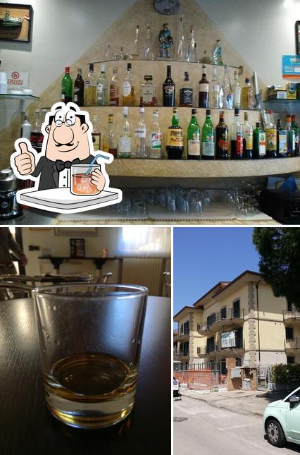 Bar Riviera di Scarponi & C. S.A.S. si caratterizza per la bevanda e interni