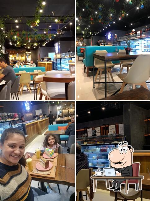 Veja imagens do interior do Spot Coffee Itapema