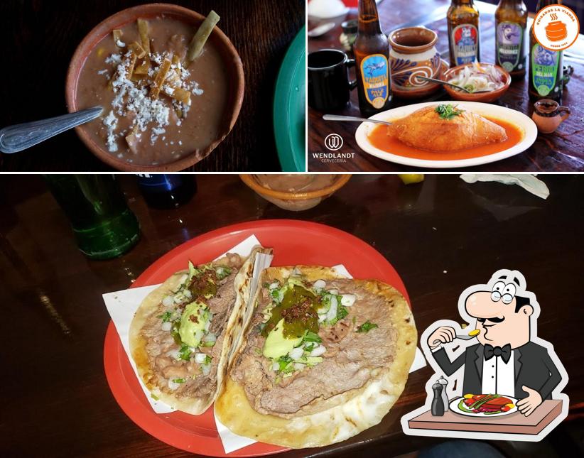 Restaurante Guisados La Vianda, Ensenada, México 3 Km.102 Restaurant