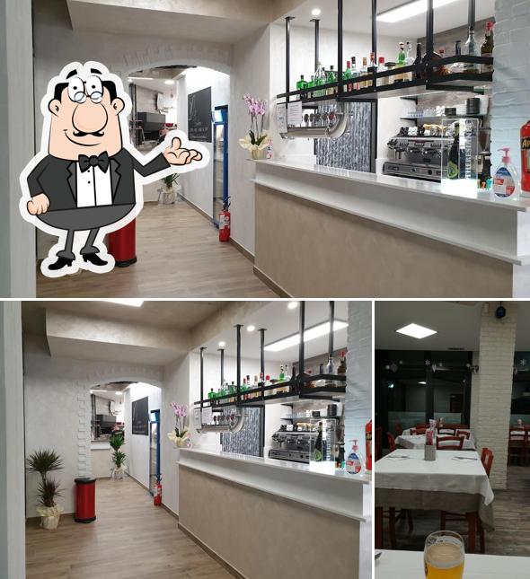 La foto di interni e tavolo da pranzo da Pizzeria Ristorantino El Sombrero