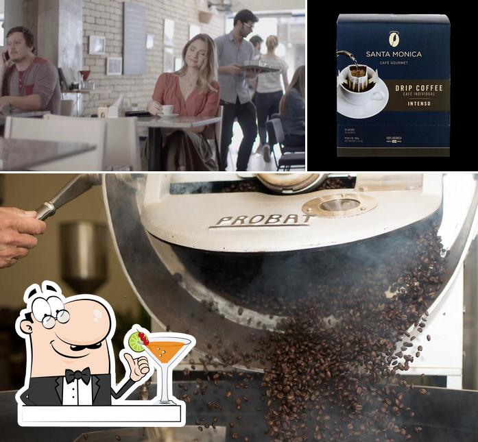 Questa è la immagine che mostra la bevanda e interni di Kaffee Gourmet