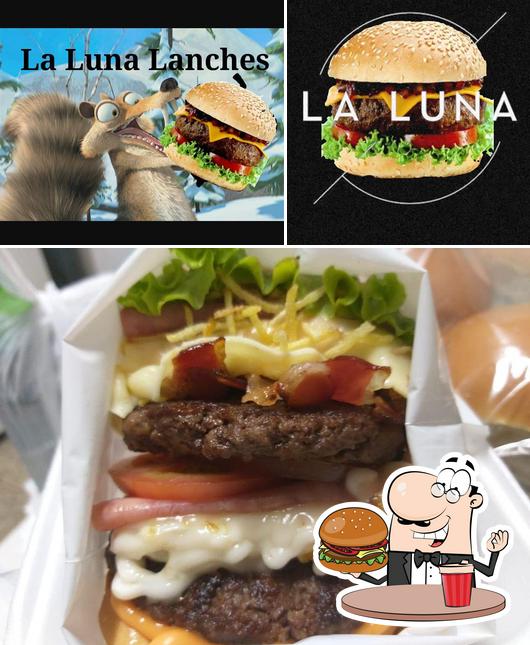 Delicie-se com um hambúrguer no La luna lanches Carmo do Paranaíba MG