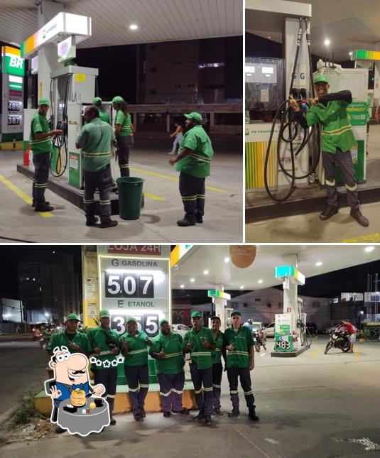 Entre diferentes coisas, comida e interior podem ser encontrados no Posto Petrobras