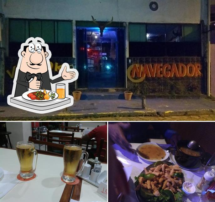 Entre diferentes coisas, comida e cerveja podem ser encontrados no Videokê O Navegador