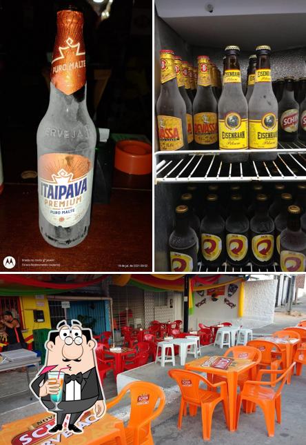 A foto da bebida e interior a Boteco do Iraka