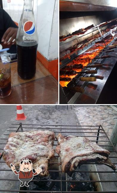 A comida e cerveja do restaurante