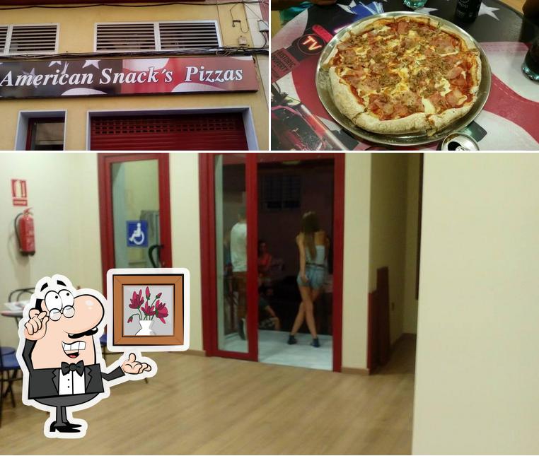 Помимо прочего, в AMERICAN SNACK'S PIZZA есть внутреннее оформление и пицца