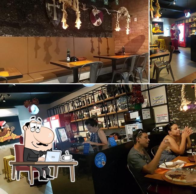 O interior do Hurrah Food Pizzaria