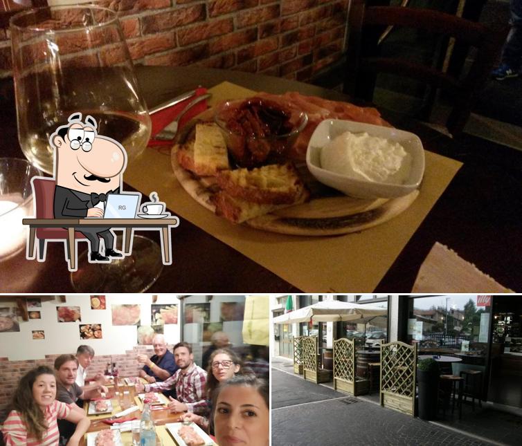 Gli interni di Prosciutteria Taverna Dei Baldi