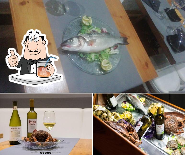 Take a look at the picture displaying drink and fish at Restaurante Monet Cervecería Terraza