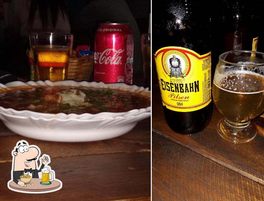 Você pode tomar uma tulipa de cerveja leve ou escura