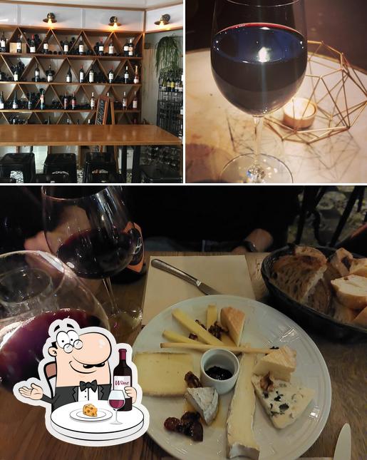 Il est fort sympathique de déguster un verre de vin à Jaja Bar à Vin Paris et IDF Bières artisanales