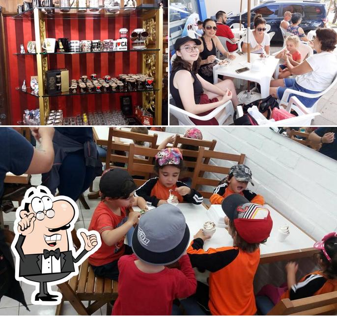 O interior do Gelatti Sorvetes e Lanches