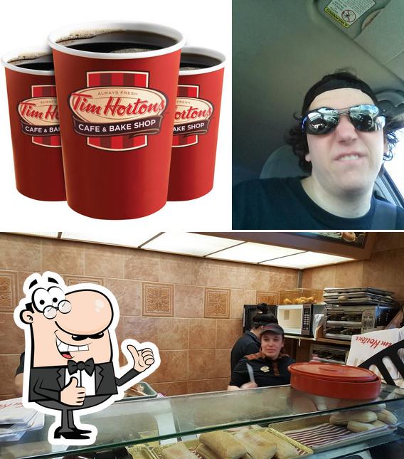 Regarder cette image de Tim Hortons