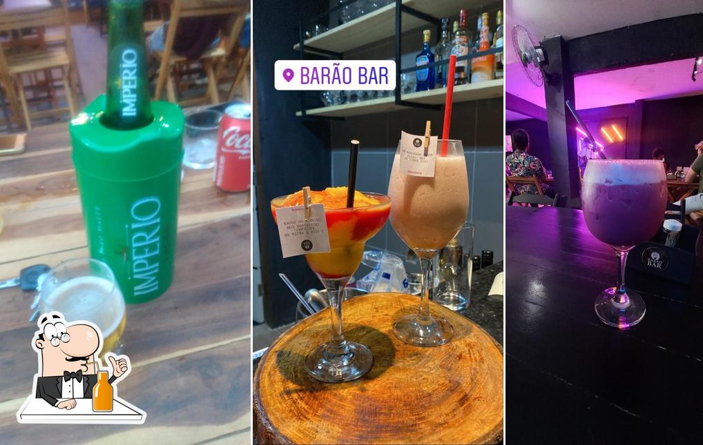 Desfrute de uma bebida no Barão bar