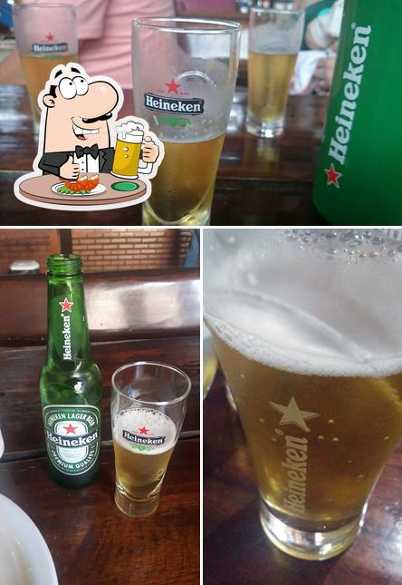 Peça um copo de cerveja leve ou escura