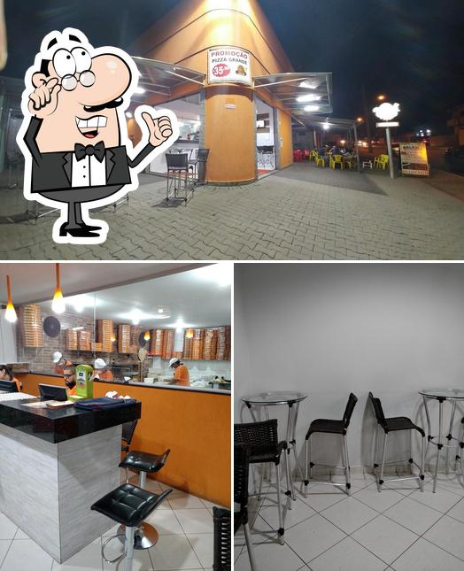 Sente em uma das mesas no Pizzaria Fiorella