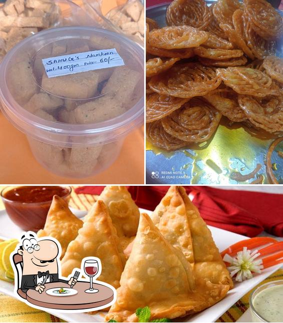 Food at Sahuji Samosa