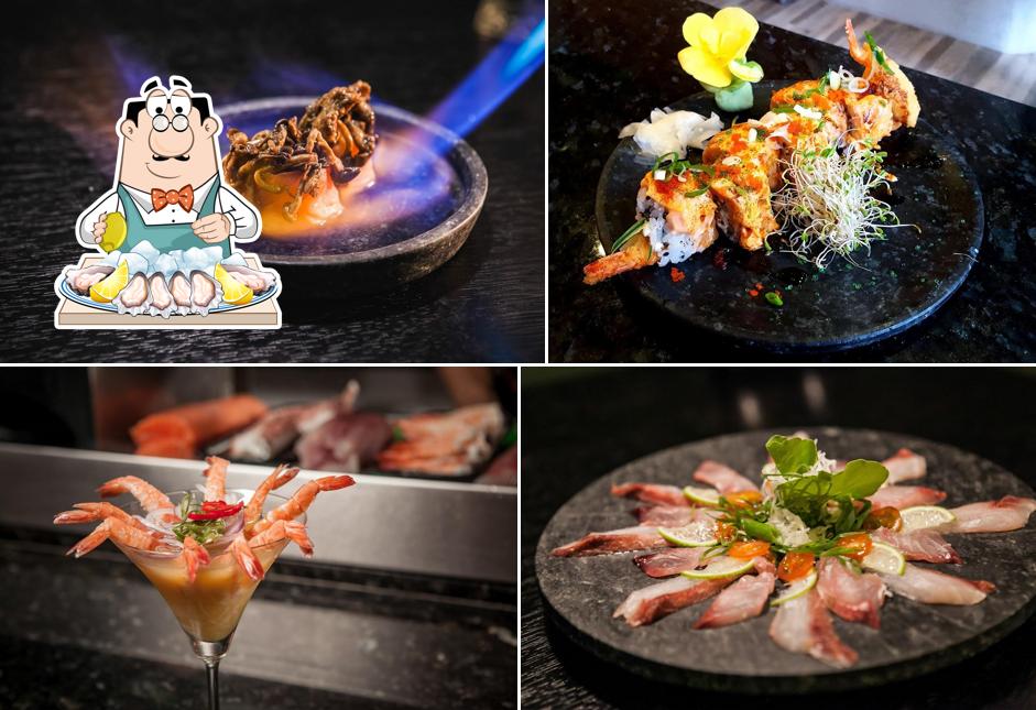 Order seafood at Restaurante Eat Sushi