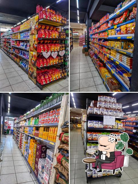 O interior do Supermercado Novo Sucesso