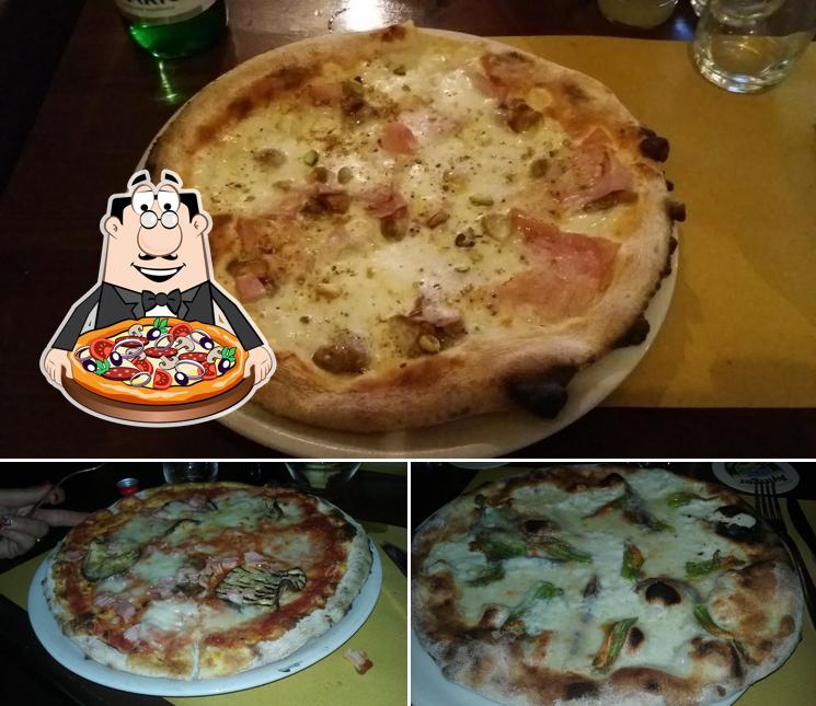 A Ristorante -Taverna "Re Fuoco", puoi goderti una bella pizza