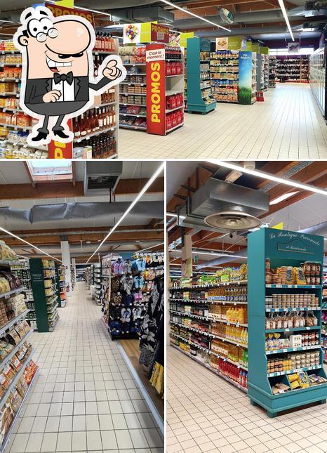 L'intérieur de Carrefour Contact