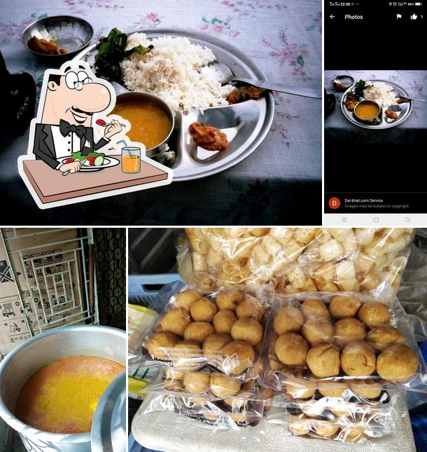 Food at Dal-Bhat Service