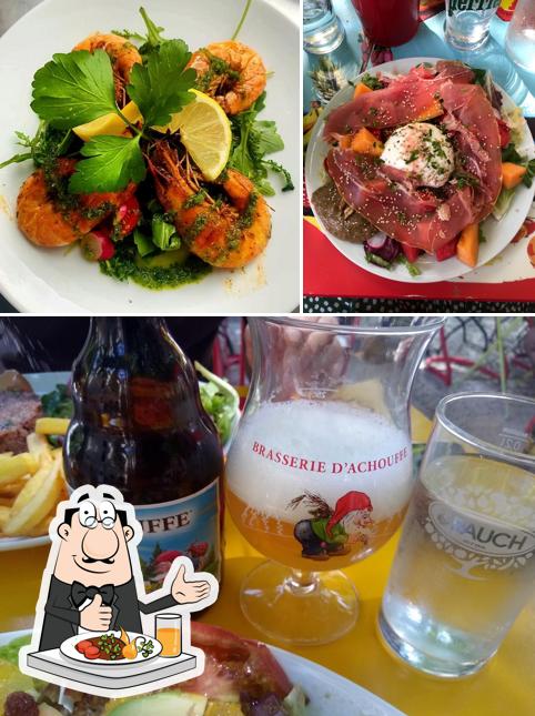 Parmi les différentes choses de la nourriture et la bière, une personne peut trouver sur Chez Mulot les Pin'Up