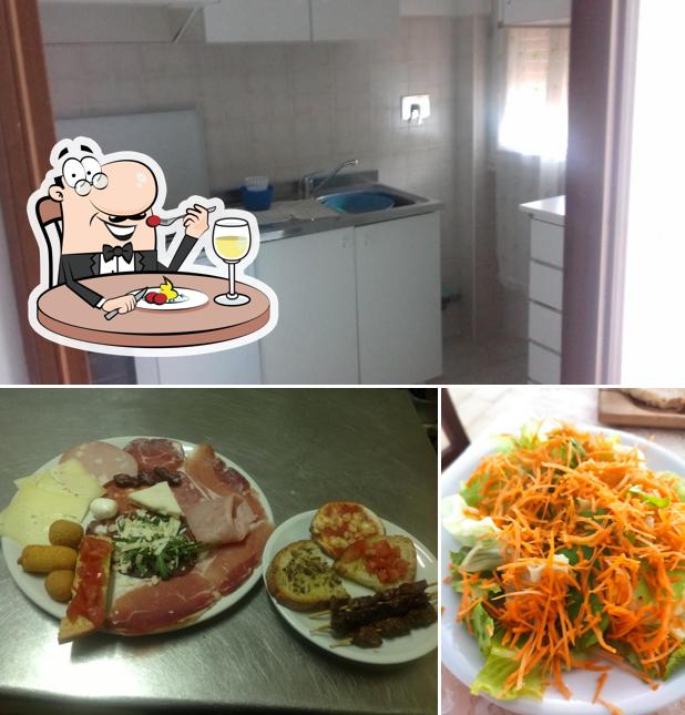 La cibo e interni del ristorante