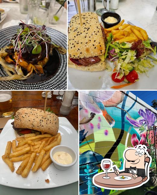 Samford Hotel in Samford Village Restaurant menu and reviews