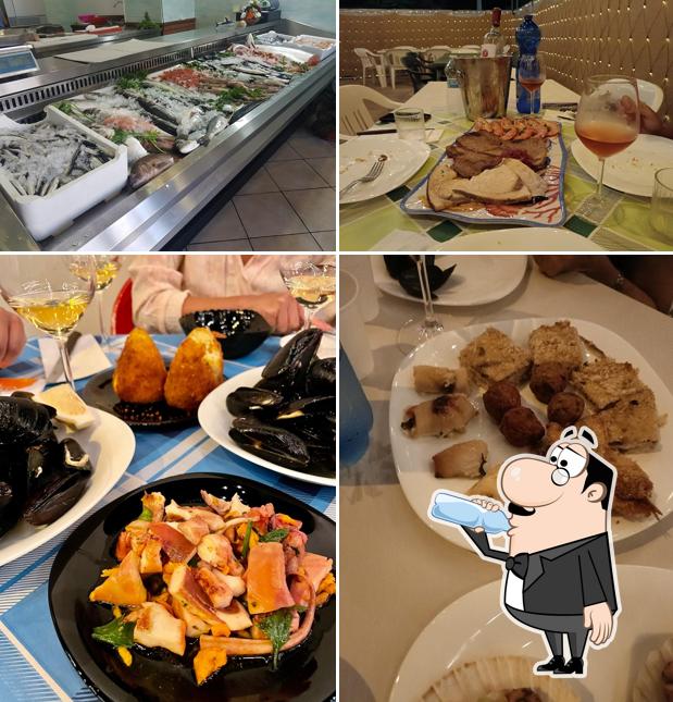 Dai un’occhiata alla foto che presenta la bevanda e cibo di Risto-Pescheria Da Raffaele pesci freschi e cucinati anche da asporto
