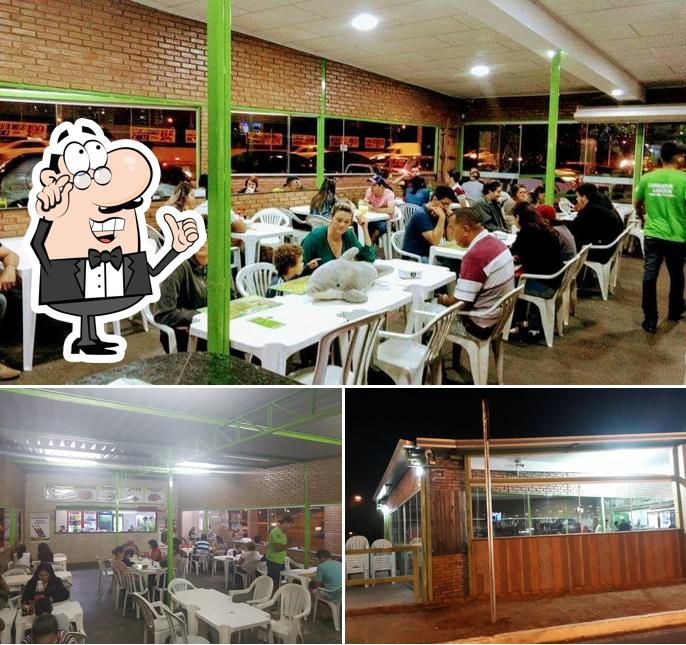 Veja imagens do interior do Carrapicho Lanches & Churrascaria