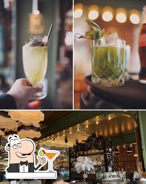 Parmi les diverses choses de la boire et la extérieur, une personne peut trouver sur Edward's Café