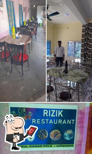 Look at this pic of Rizik restaurant