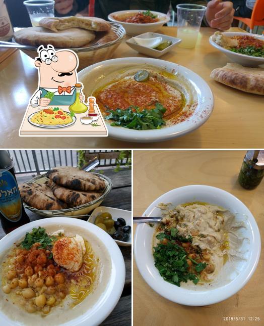 Meals at חומוס אליהו גשר הזיו (למהדרין)