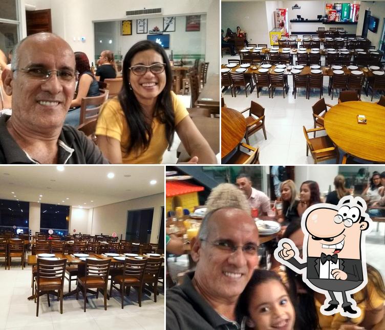 Sente em uma das mesas no Pizzaria Água Na Boca