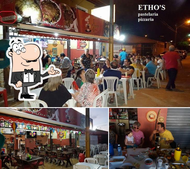 Entre diversos coisas, interior e mesa de jantar podem ser encontrados a Etho's Pastelaria e Pizzaria