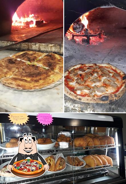 Ordina una pizza a Pizzeria Santa Maria