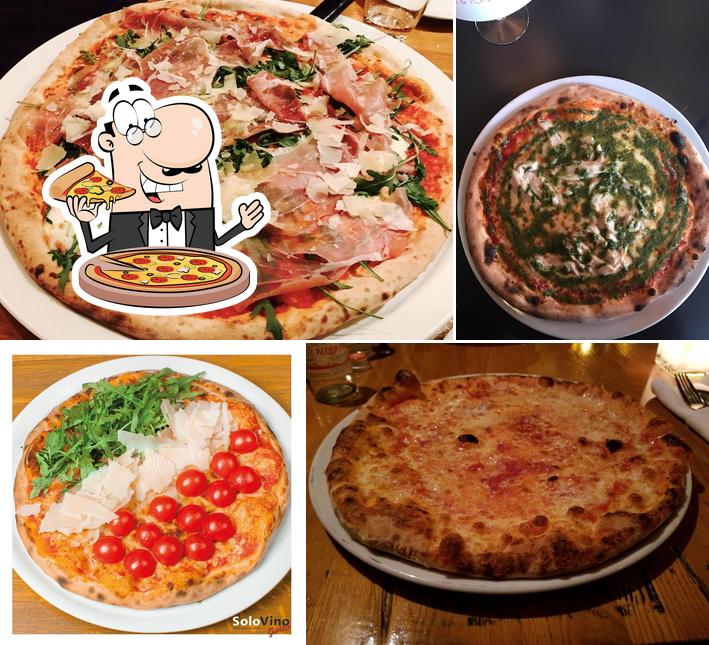 Elige una pizza en Solo Vino Gusto Den Haag - Italiaans Restaurant