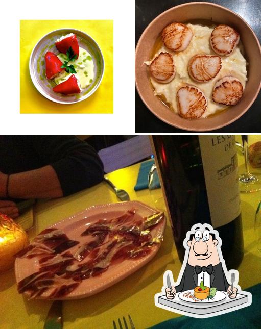 Взгляните на эту фотографию, где видны еда и напитки в LE COSTAUD DES BATIGNOLLES