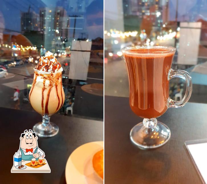 Café & Tudo - Loja, Soluções Em Café E Cafeteria serve um número de bebidas