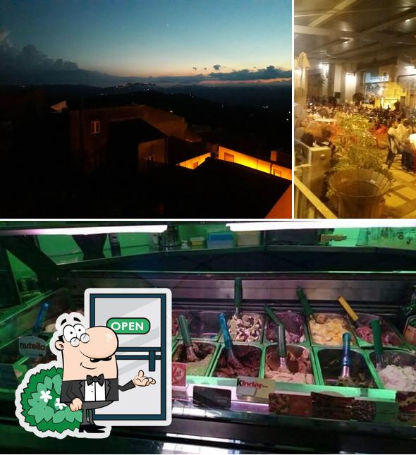 La immagine della esterno e cibo di Bar D'Agostino S.N.C. Di D'Agostino Giuseppe & C